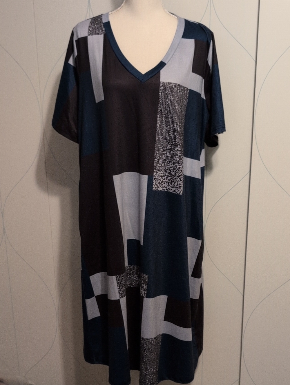 4/$20 BloomChic Navy and Light Gray V-Neck Geometric Midi Dress